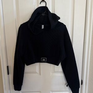 ALO Yoga cropped hoodie. Quilted pattern black size S. Like new!